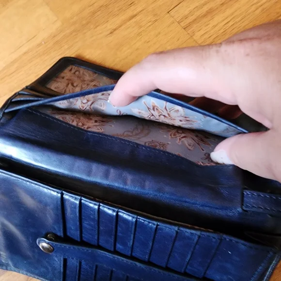 Hobo Intl Navy Leather Bifold Wallet Wristlet - Picture 4 of 7